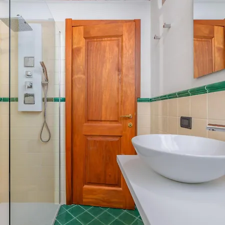 Domus Cortesella شقة كومو