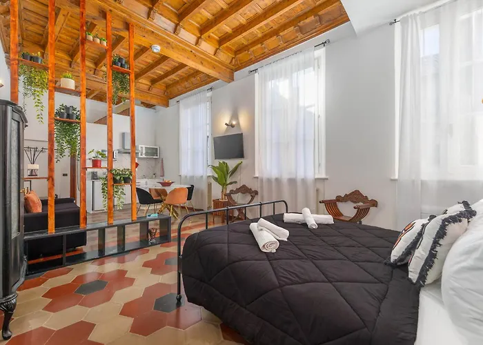 Domus Cortesella コモ